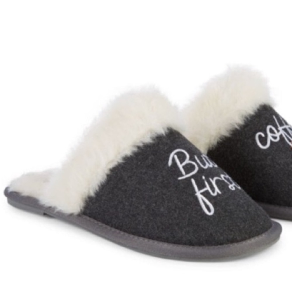 SOLD🎈Saks Fifth Avenue Faux Fur Slippers - Picture 2 of 5